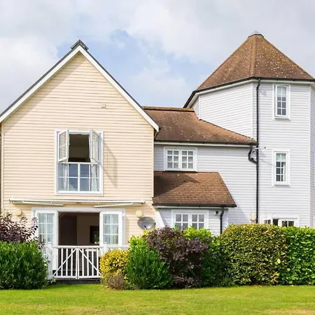 Broadway - Windrush Lake South Cerney Exterior photo
