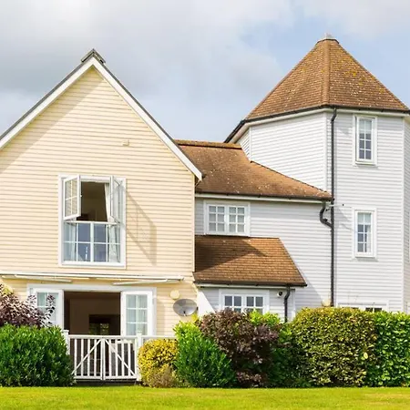Broadway - Windrush Lake South Cerney Exterior photo