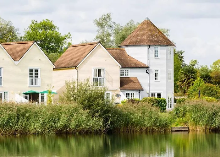 Broadway - Windrush Lake