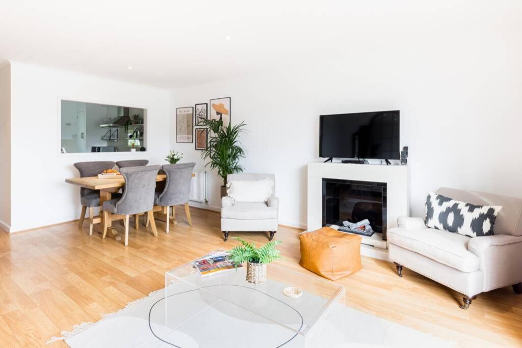 Broadway - Windrush * South Cerney